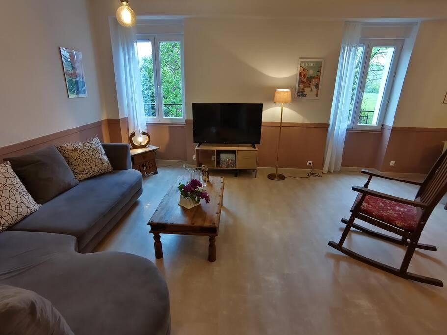 Grand Appartement Avec Jardin Bretenoux Exterior foto